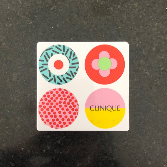 Clinique travel eye shadow/blush pallet - Picture 1 of 3